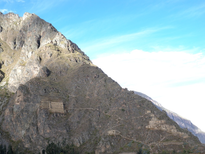 The face to the left is theoretically pre-Inca, although I believe the Inca's built the structures that make his crown. flickr-ginsnob-4645059753.jpg