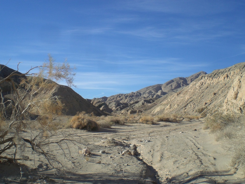 To get to the Palm Slots trail head you either take your handy four wheel drive vehicle or your handy two-foot drive hike. flickr-ginsnob-3158024971.jpg