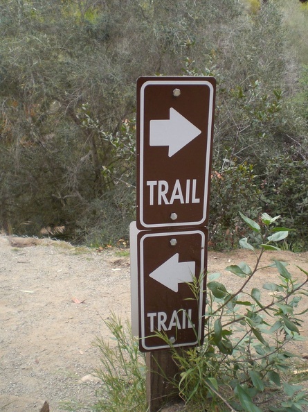 Please note that the trail is not over the edge of the cliff. Thank you. flickr-ginsnob-448924242.jpg