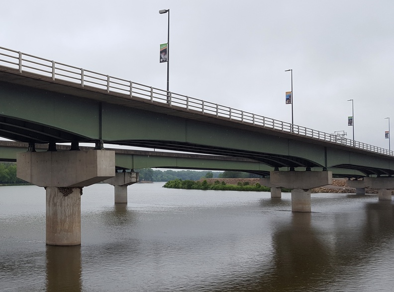 See those things that look almost like giant barnacles on the bridge supports? Those are nests of swallows. They were flying all around in beautiful loops and dives. 2016-07-02 11.05.55 crop.jpg