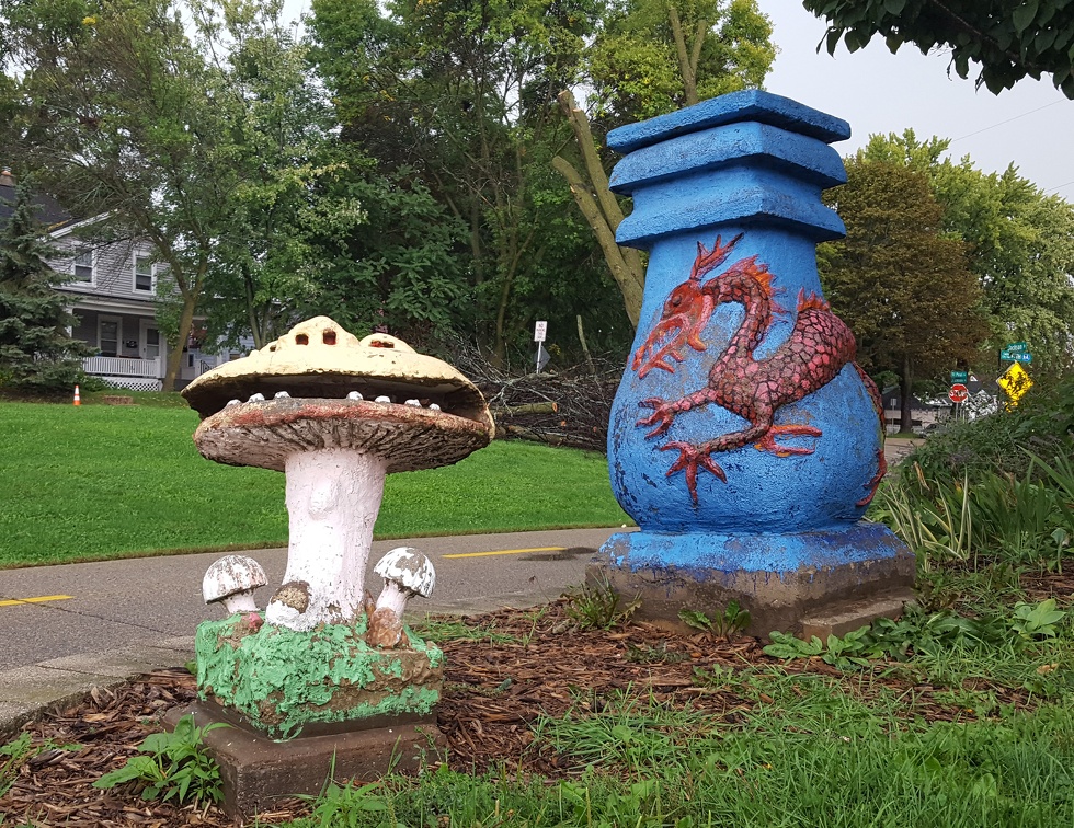 Random sidewalk sculptures. Everything reminds me of House on the Rock at this point.