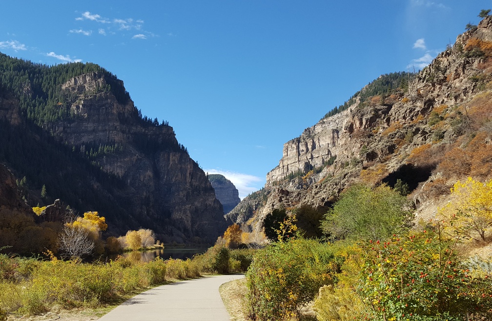 There's a short, paved path to the trailhead. It's pretty, too!