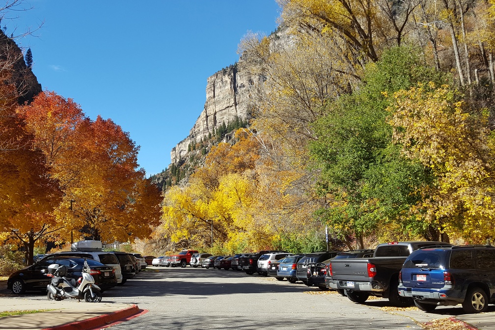 Hanging Lake Parking Lot