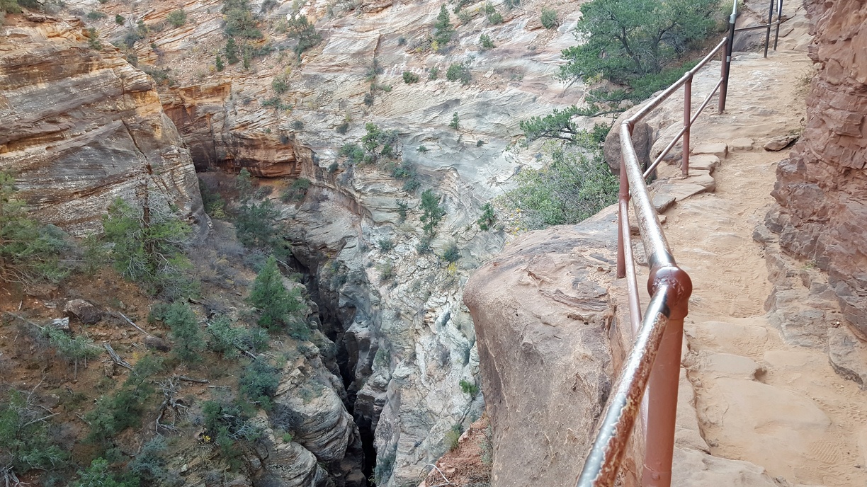 Nifty but inaccessible slot canyon.