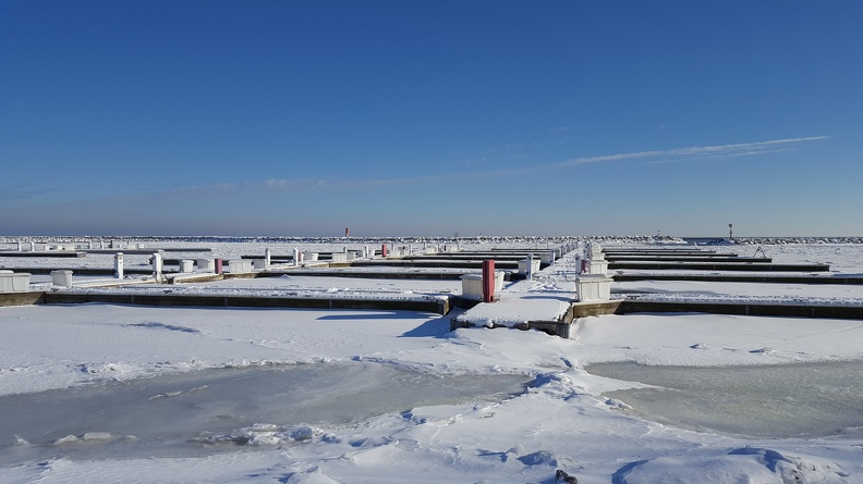There were people having a picnic or ice fishing or something out there (not in photo). Winter activities in Wisconsin! 2018-01-18 14.12.06.jpg